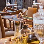 Kin Hotel Ly Tu Trong