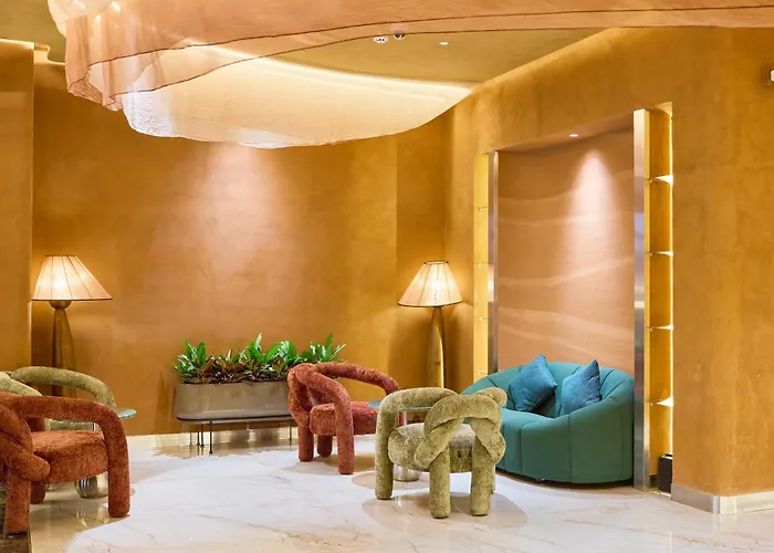 Kin Hotel Ly Tu Trong
